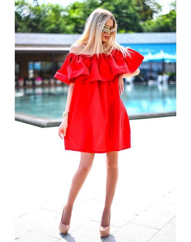 Красное свободное. Платье с воланами. Платье трапеция с воланом. Красное летнее платье. Летнее платье с воланами.