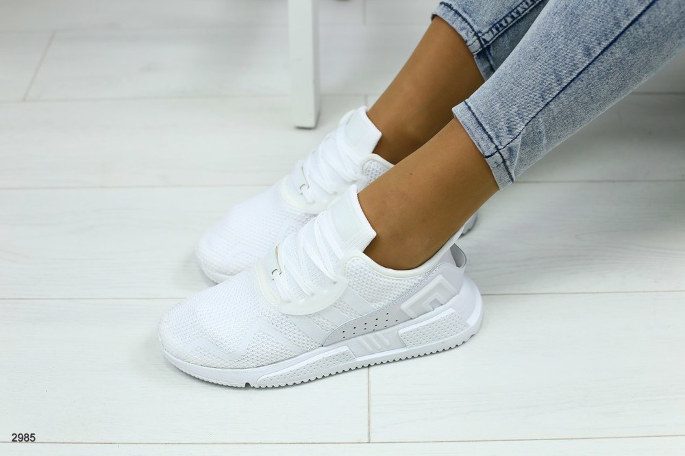 Белые тряпочные кроссовки