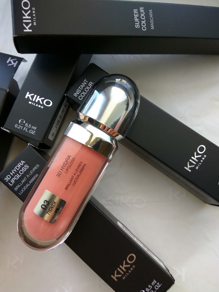 Оттенки кико на губах. Kiko Milano 3d hydra Lipgloss 04. Kiko 3d hydra Lipgloss. Блеск Кико 04. Блеск Кико Милано.