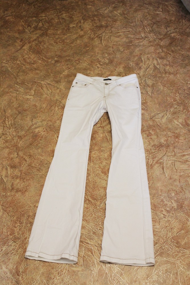 Белые джинсы клеш