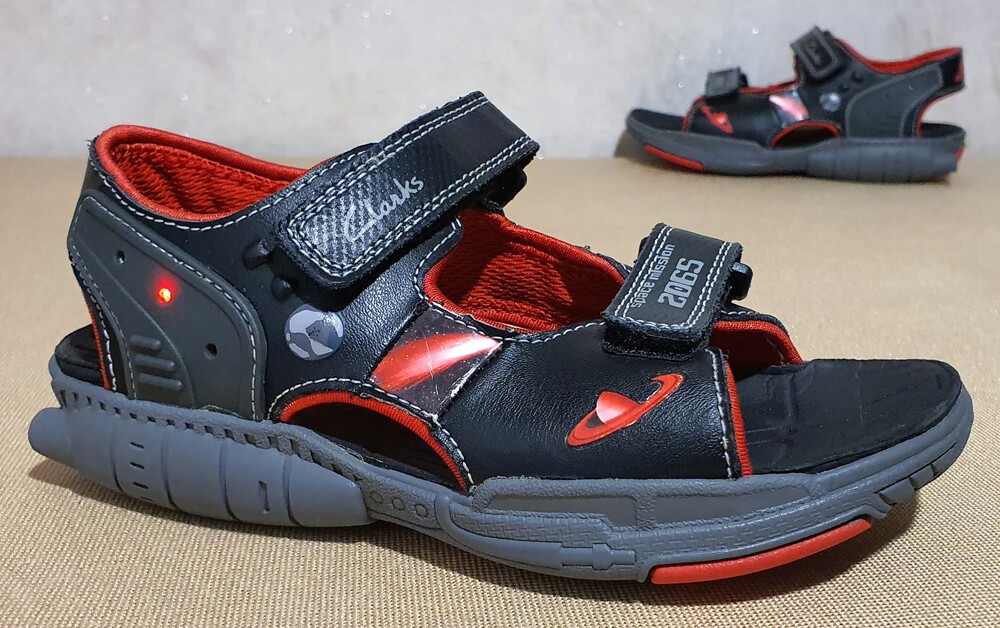 Шкіряні сандалі clarks "orbiter go" 31р/20,5см фото №1