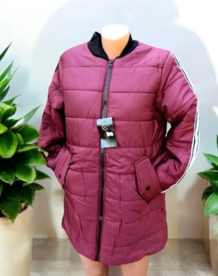 Женская модная стеганная куртка с лампасами на рукавах на синтепоне.