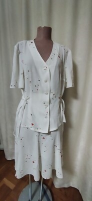 Ніжний костюм із вишивкою