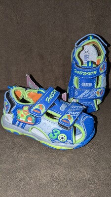 Босоніжки на липучках на 13см устілку нові